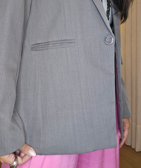 Blazer Feminino Cinza Forrado com Ombreiras – Alfaiataria Elegante
