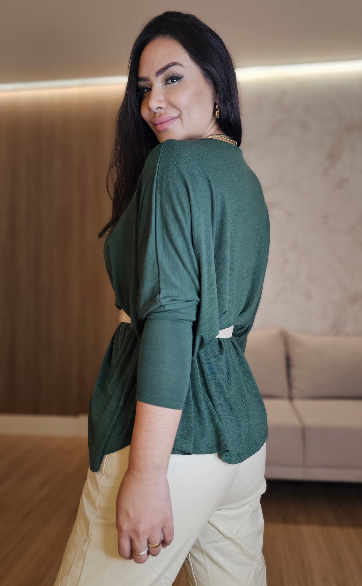 Blusa Feminina Verde Manga Longa – Modelagem Ampla e Elegante