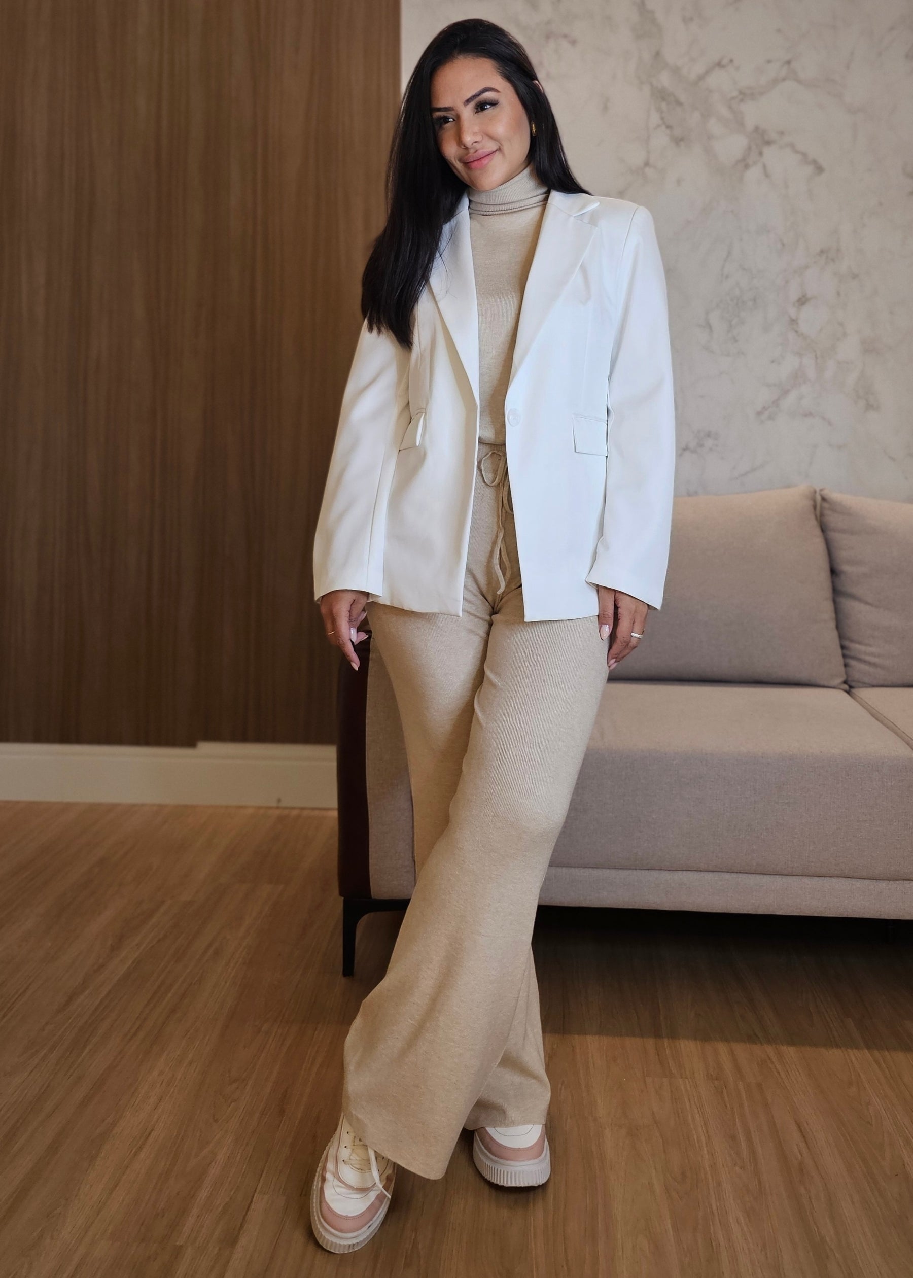 Blazer Feminino Branco de Alfaiataria – Estrutura, elegância e caimento impecável