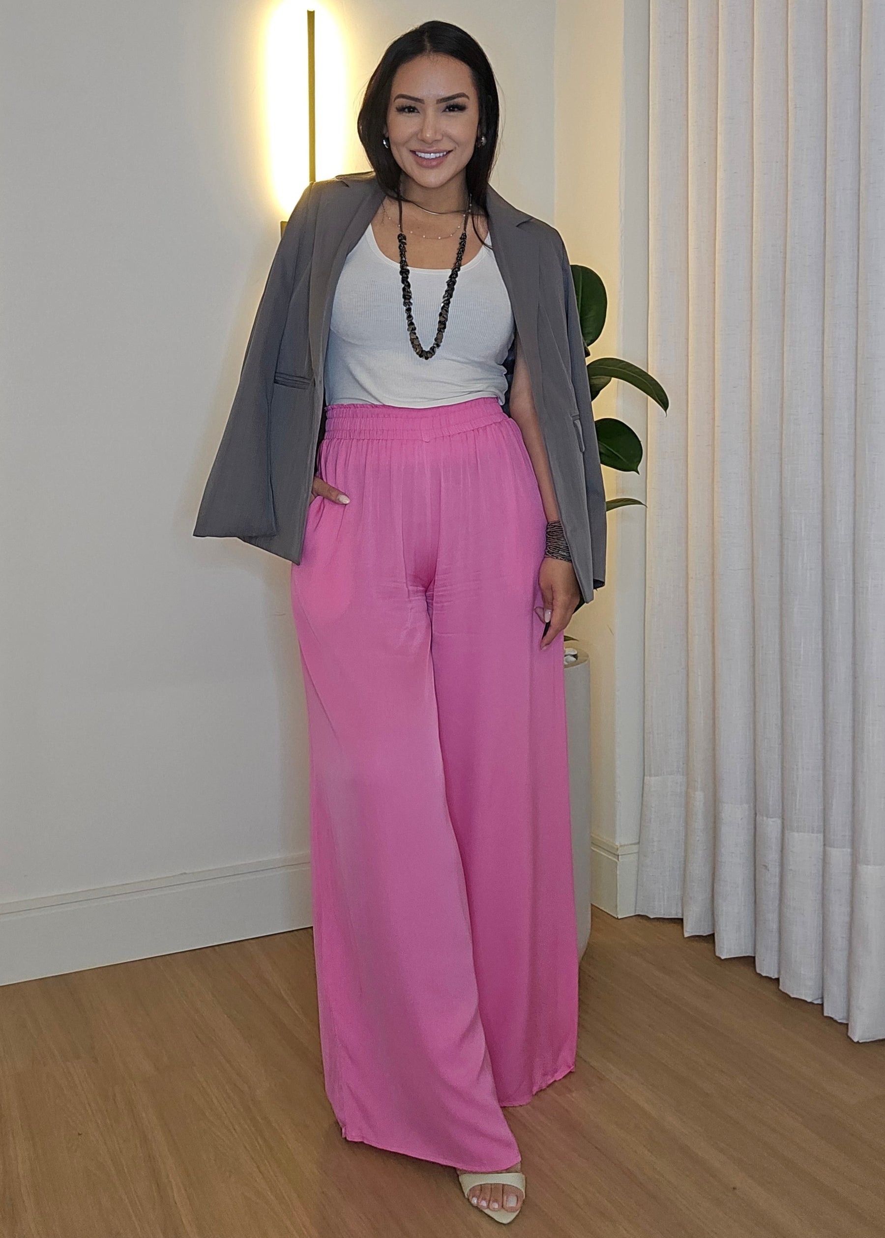 Blazer Feminino Cinza Forrado com Ombreiras – Alfaiataria Elegante
