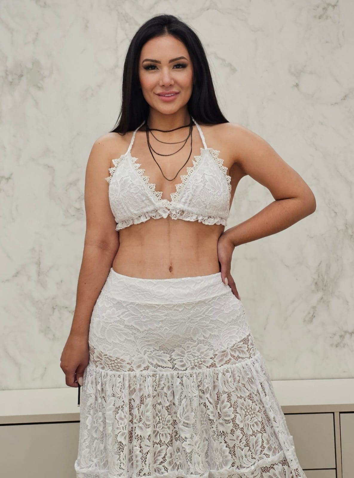 Conjunto/saída de praia em renda branca com forro e amarração