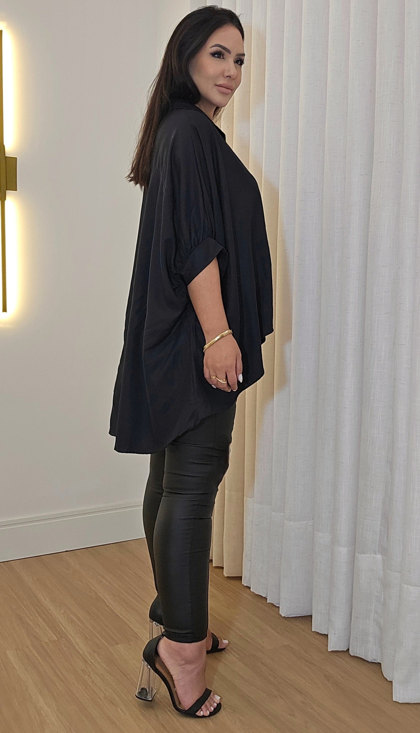 Camisa Mullet feminina oversized preta em viscose premium