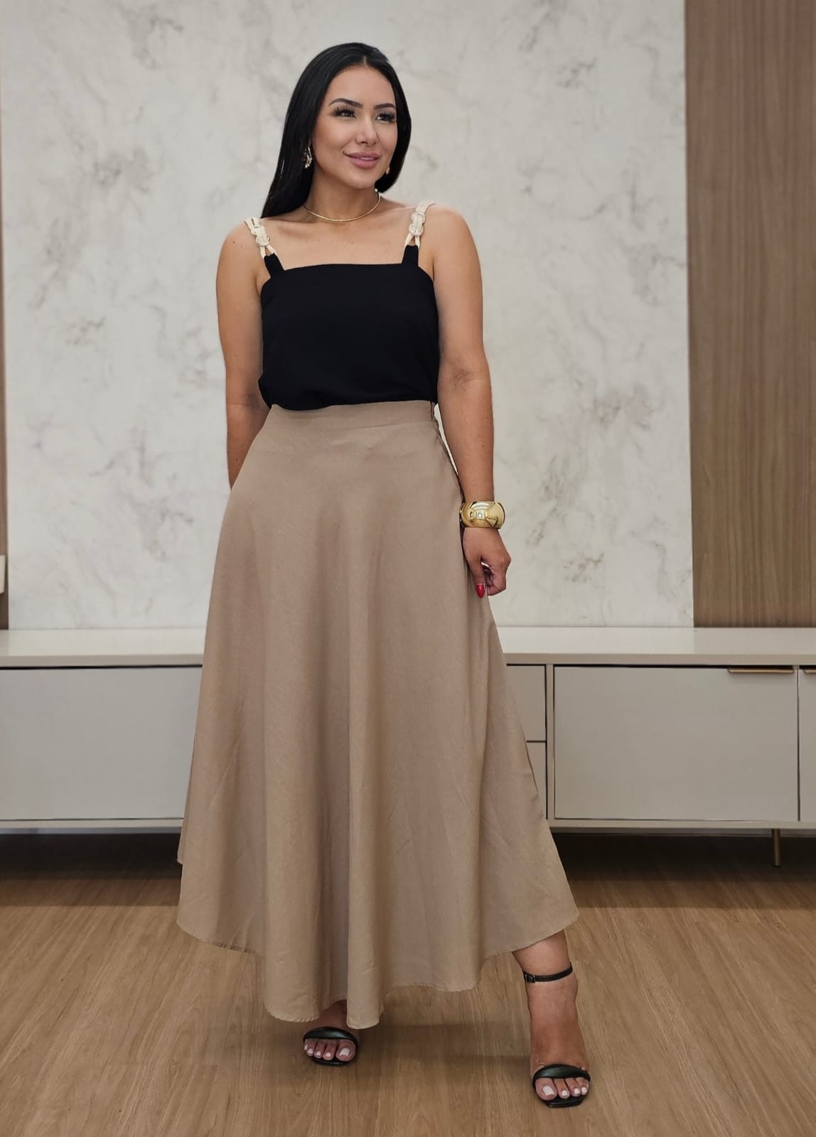 Saia midi evasê em linho Mocha Mousse