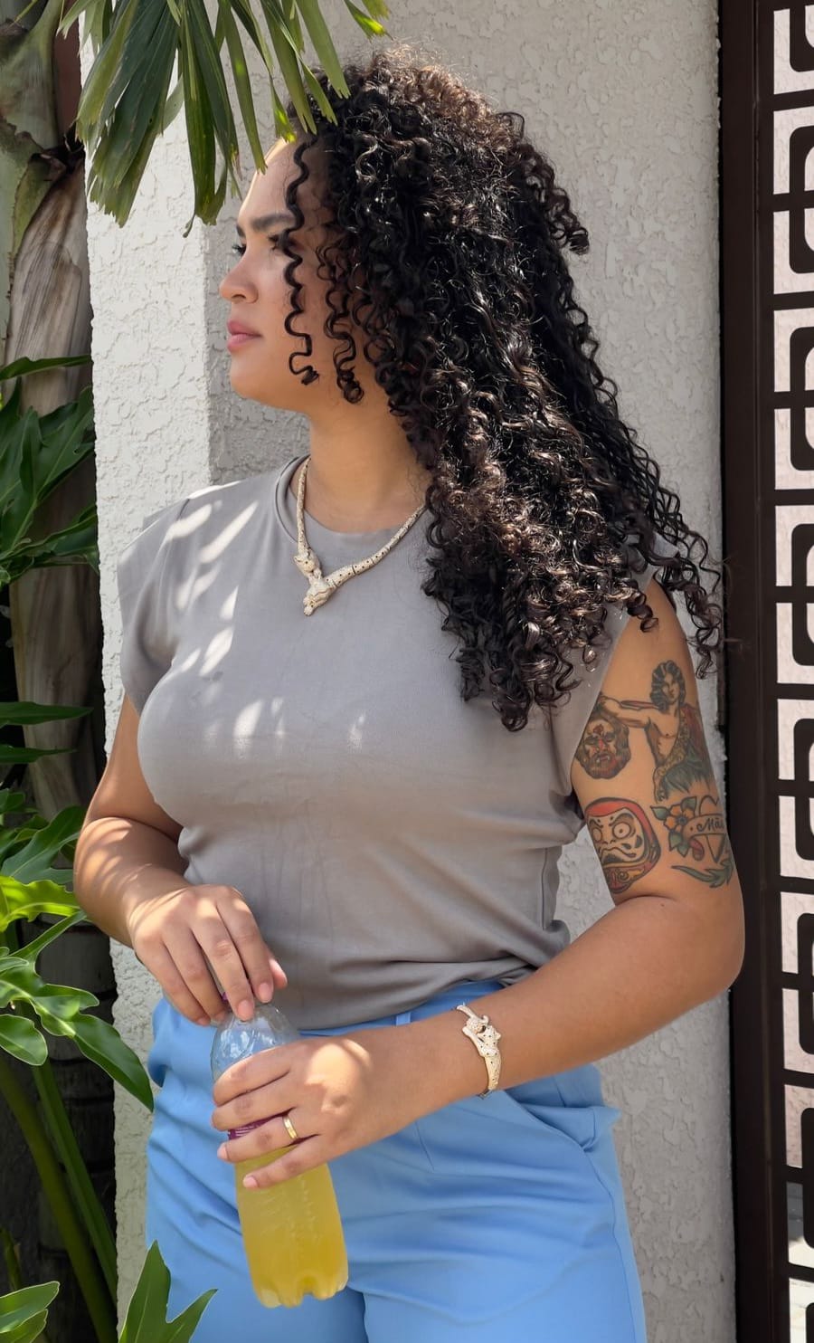Blusa feminina com Detalhe nos Ombros na Cor Cinza - Ana Paula