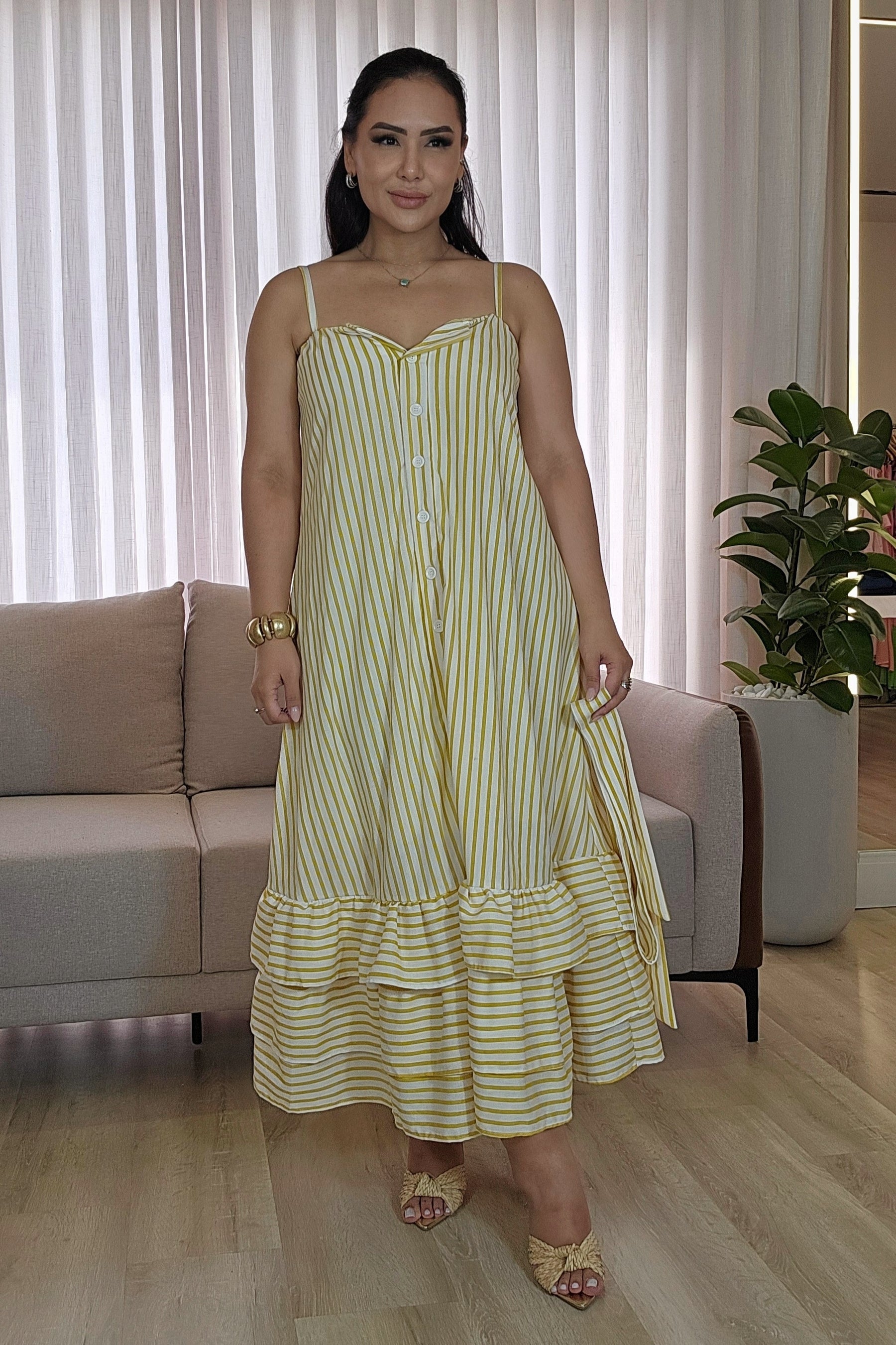 Vestido Listrado com Faixa e babados