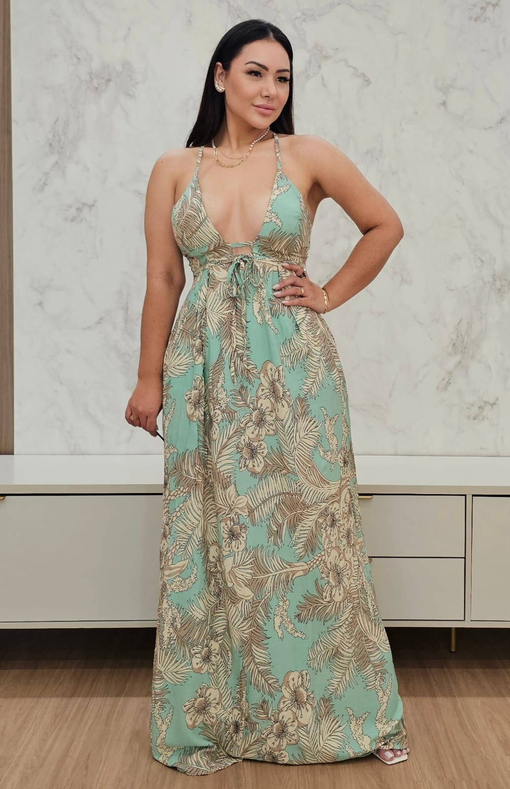 Vestido Longo fluido Estampado com decote de Amarração, forro, bojo e elástico
