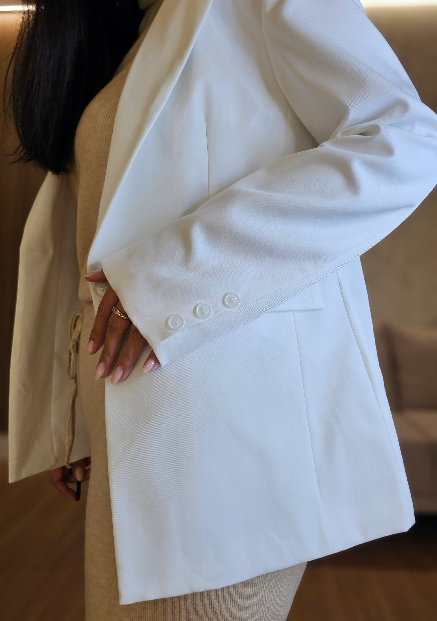 Blazer Feminino Branco de Alfaiataria – Estrutura, elegância e caimento impecável