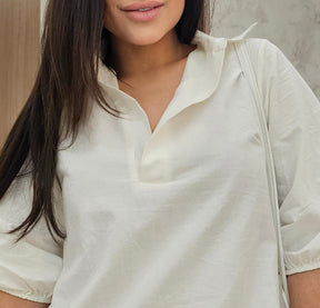 Chemise feminina Off-White com Modelagem Ampla, decote em V, elástico nas mangas e Fendas Laterais