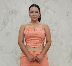 Calça Feminina Reta com Detalhe de Cinto Embutido no Cós e elástico nas costas
