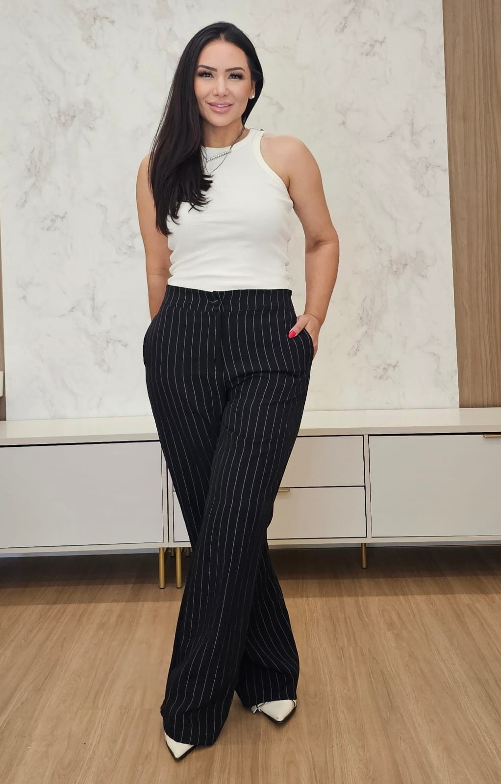 Regata feminina com decote nadador na cor Off-White em ribana premium - Rita