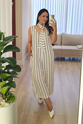 Macacão Pantacourt Listrado Feminino Amplo com Faixa