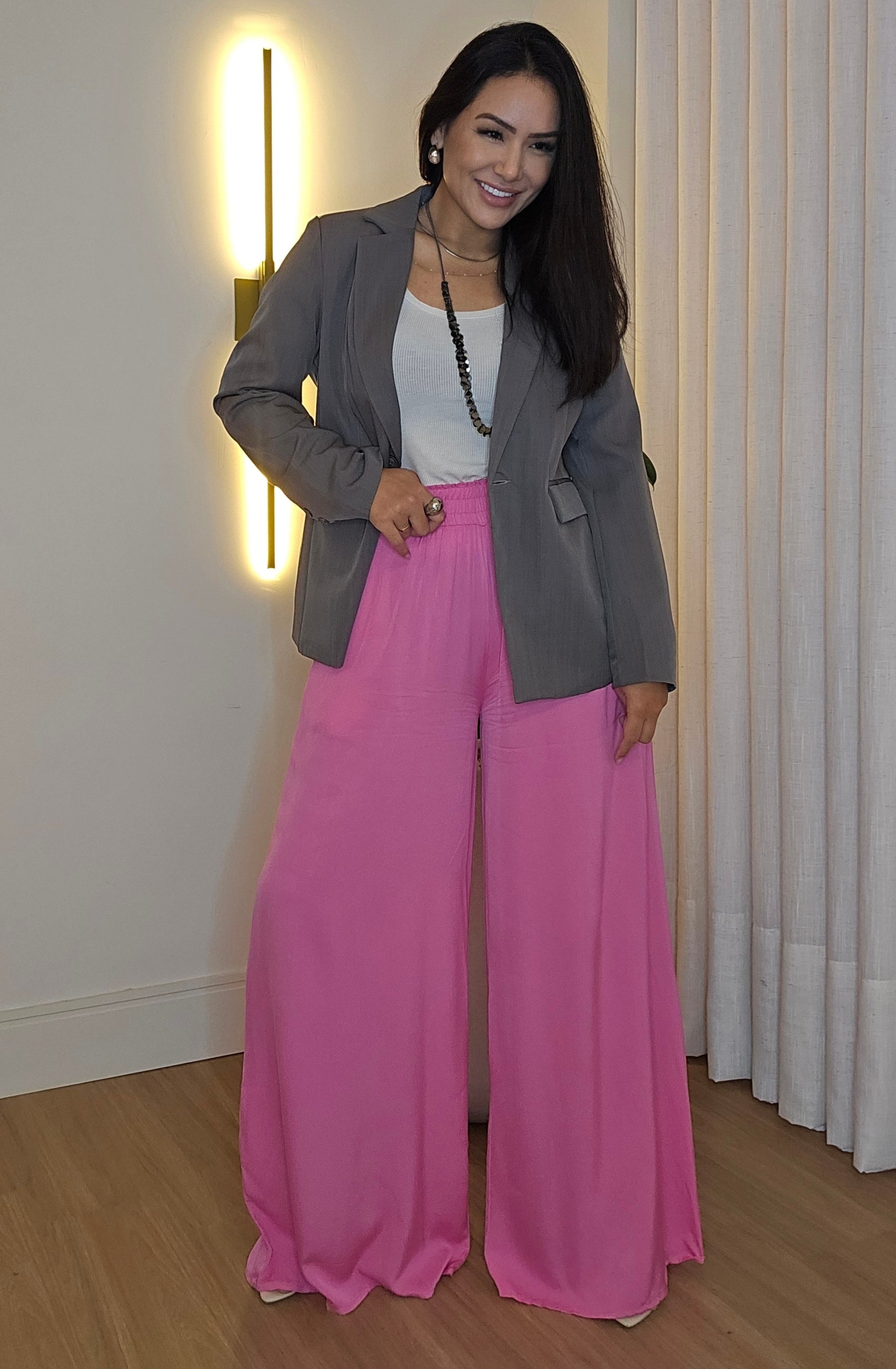 Blazer Feminino Cinza Forrado com Ombreiras – Alfaiataria Elegante