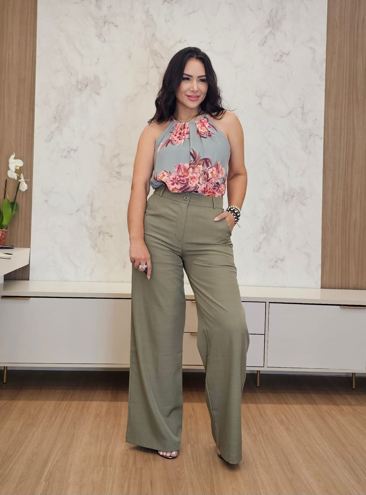Calça Pantalona feminina de Alfaiataria na Cor Verde Oliva - Lorena