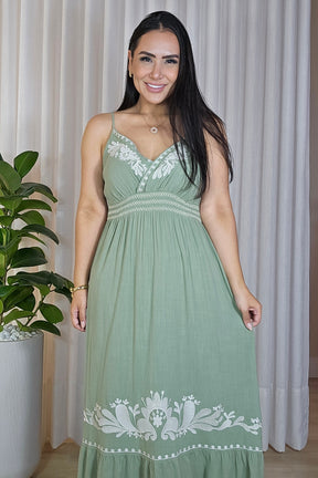 Vestido Bordado luxo com Decote Transpassado