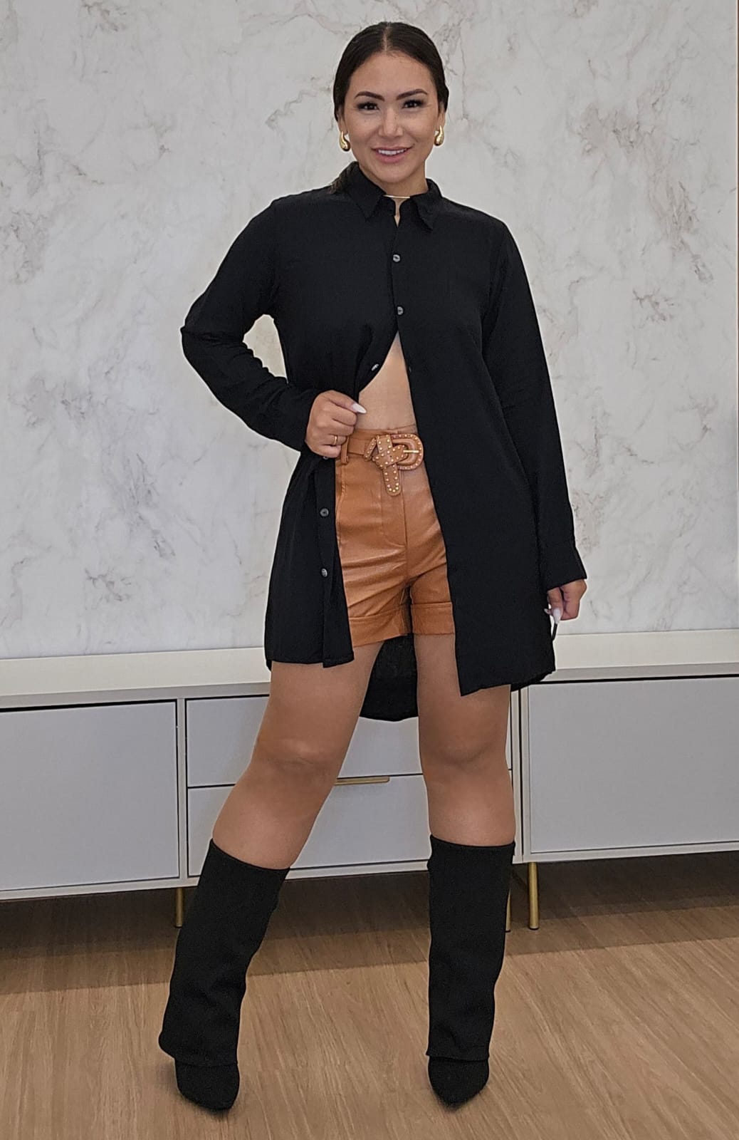 Short feminino Caramelo em PU Premium - Amélia