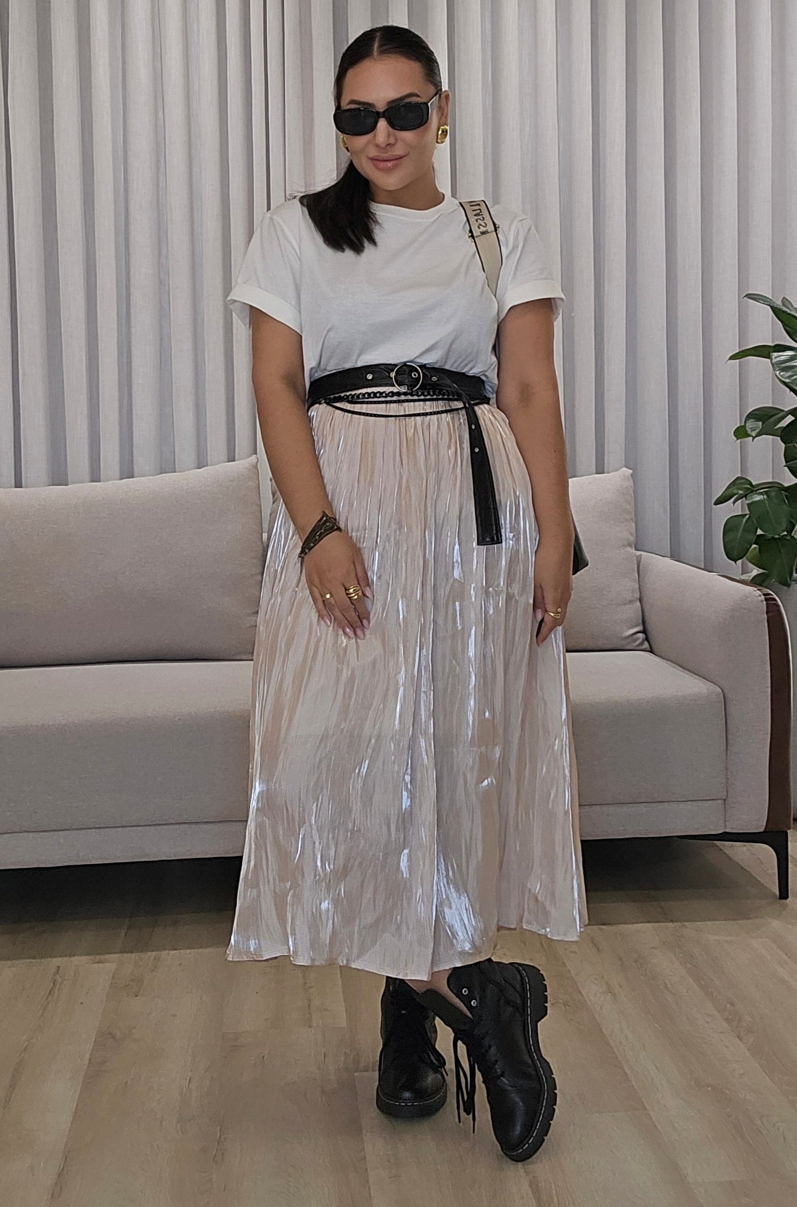 Saia Midi Plissada Feminina Acetinada Elegante com Forro