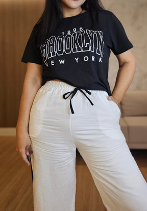 Calça Pantalona Feminina Branca com Faixa Lateral Preta