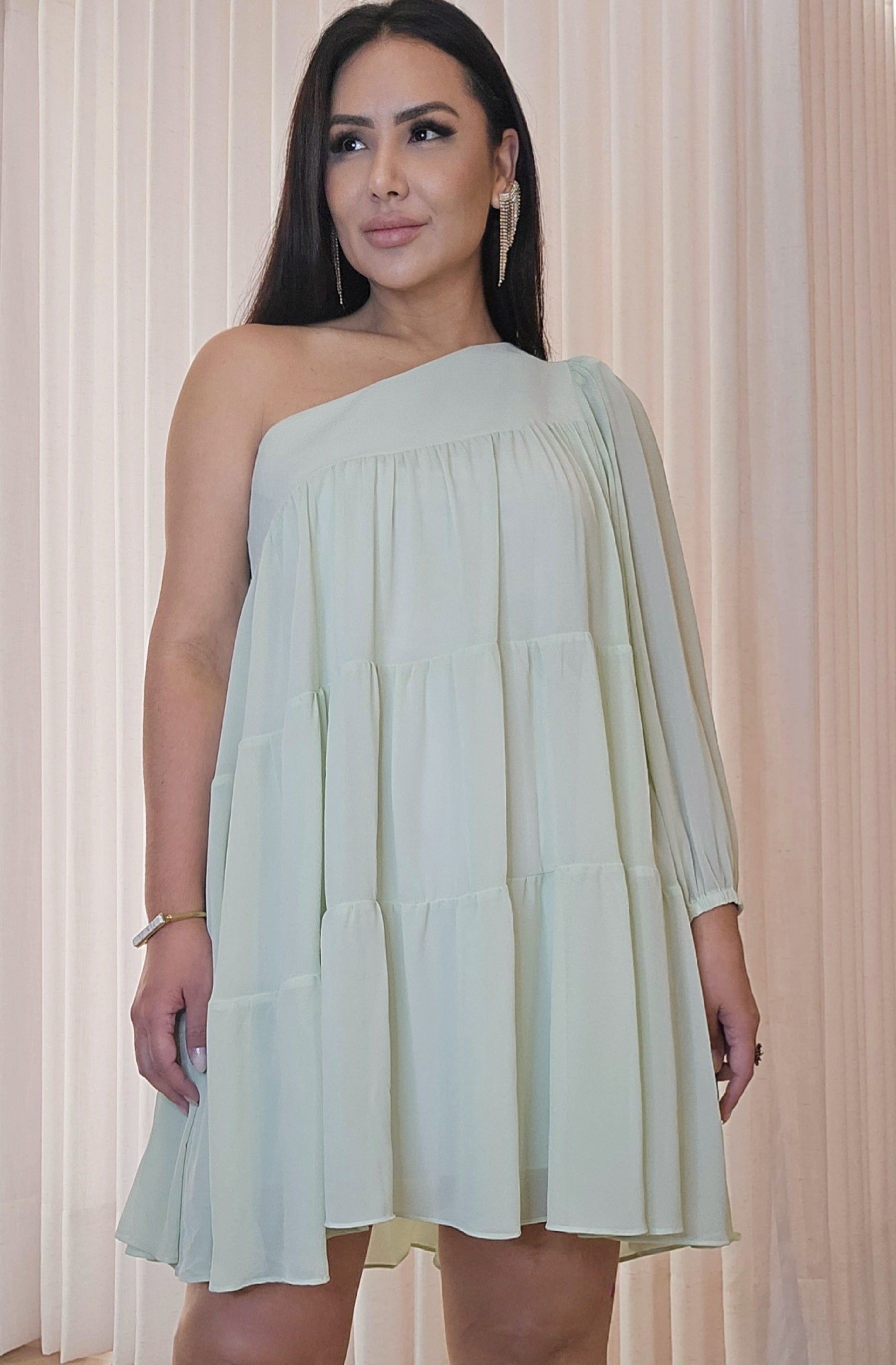 Vestido Curto Ombro Único Verde Claro para Festa e Cocktail – Feminino