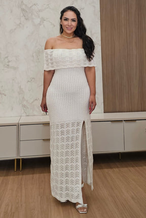 Vestido longo em tricô premium com decote tomara que caia ou ombro a ombro com fenda lateral