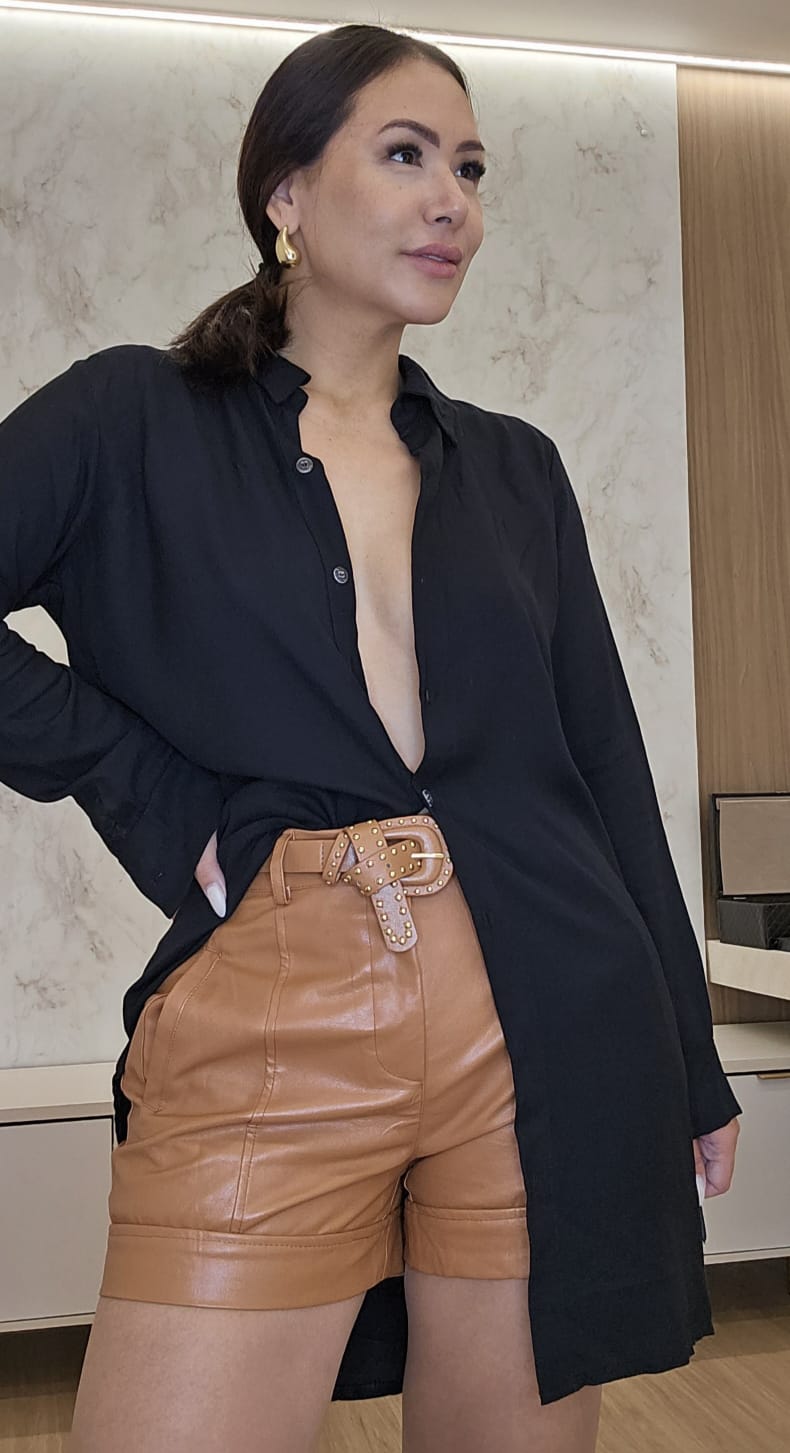 Short feminino Caramelo em PU Premium - Amélia
