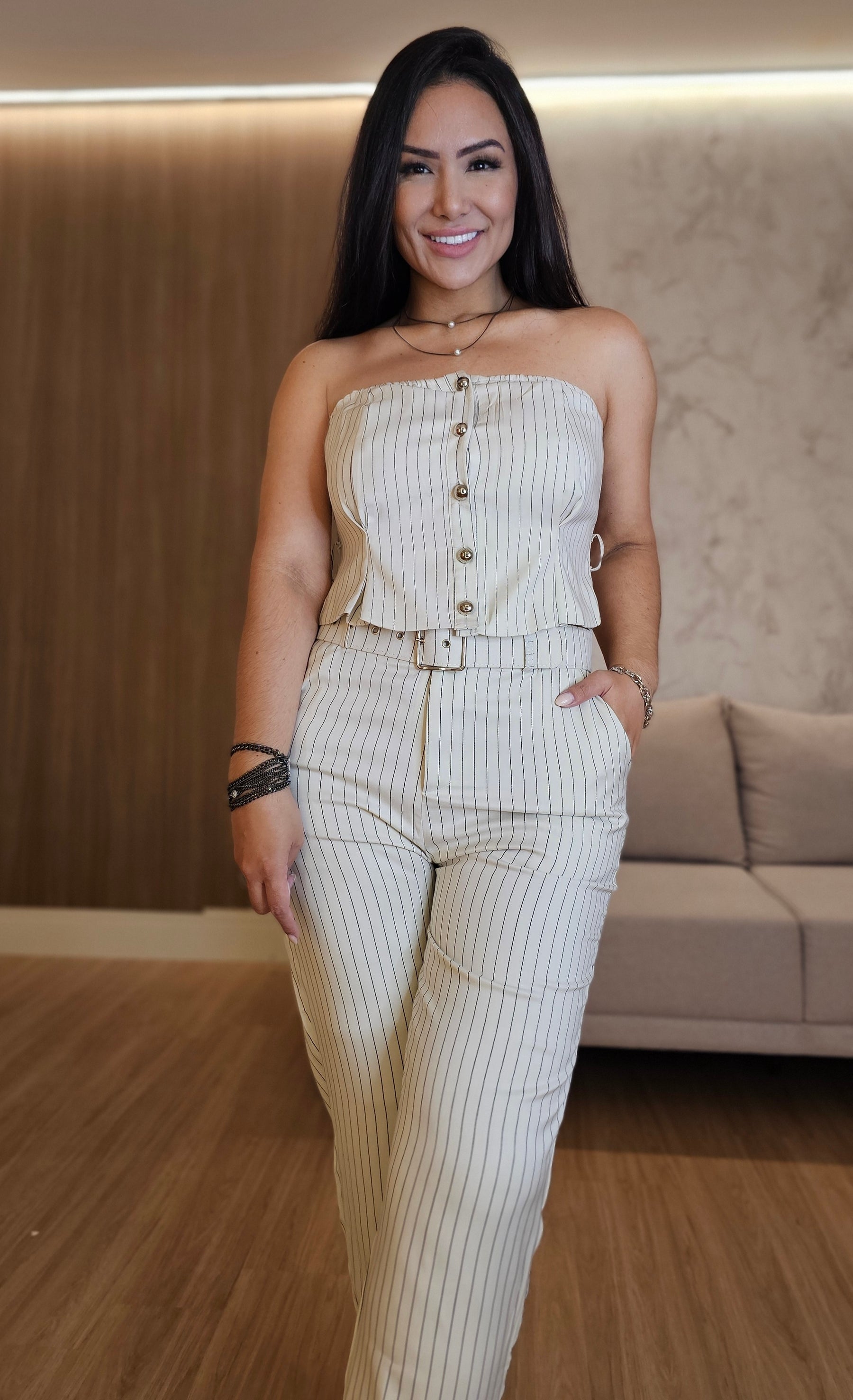Conjunto Feminino Alfaiataria Risca de Giz – Elegância Atemporal com Versatilidade Moderna