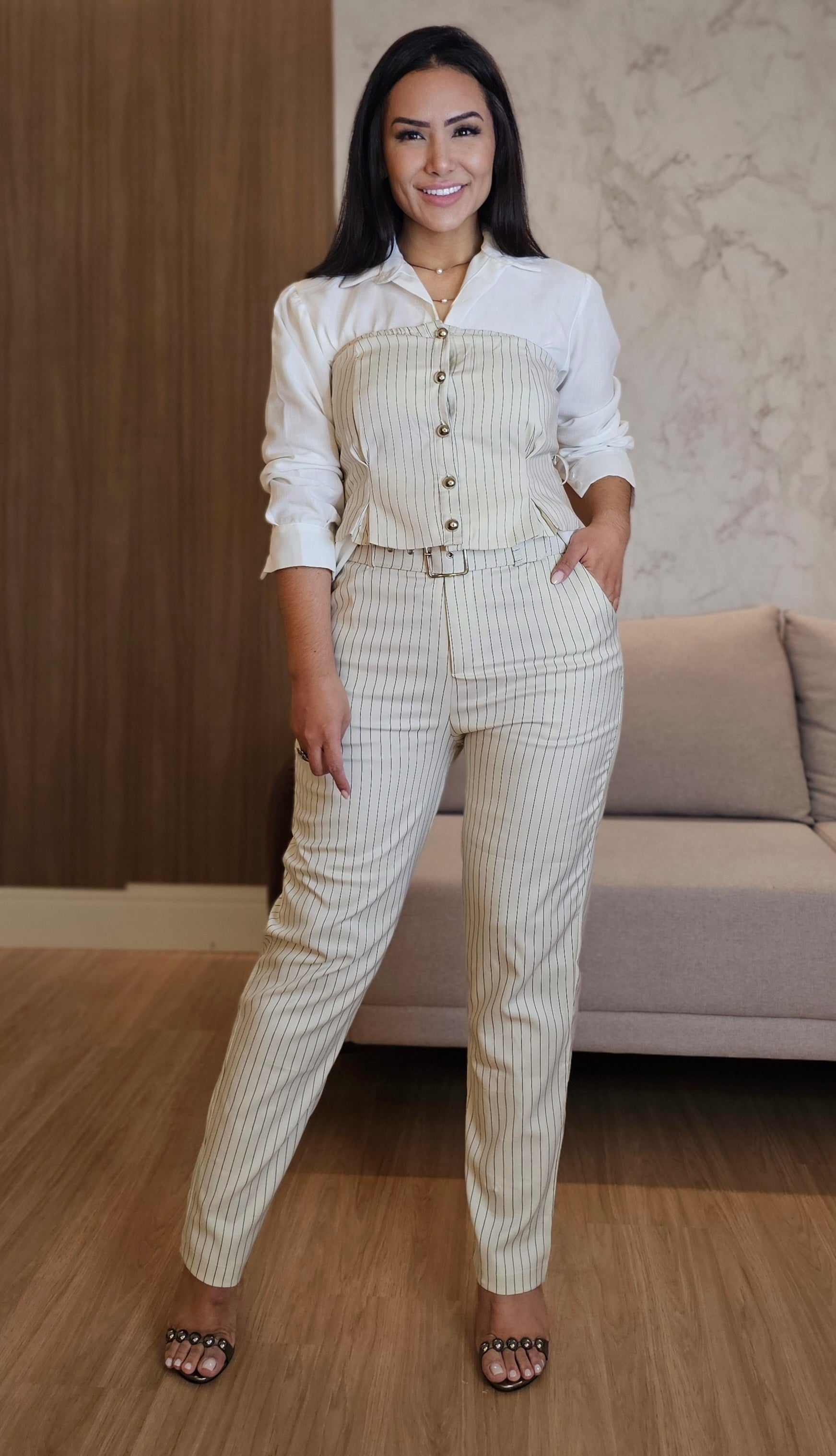 Conjunto Feminino Alfaiataria Risca de Giz – Elegância Atemporal com Versatilidade Moderna