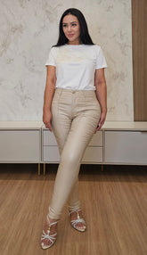 Calça feminina bege claro com elastano - ajuste perfeito