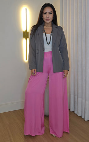 Blazer Feminino Cinza Forrado com Ombreiras – Alfaiataria Elegante