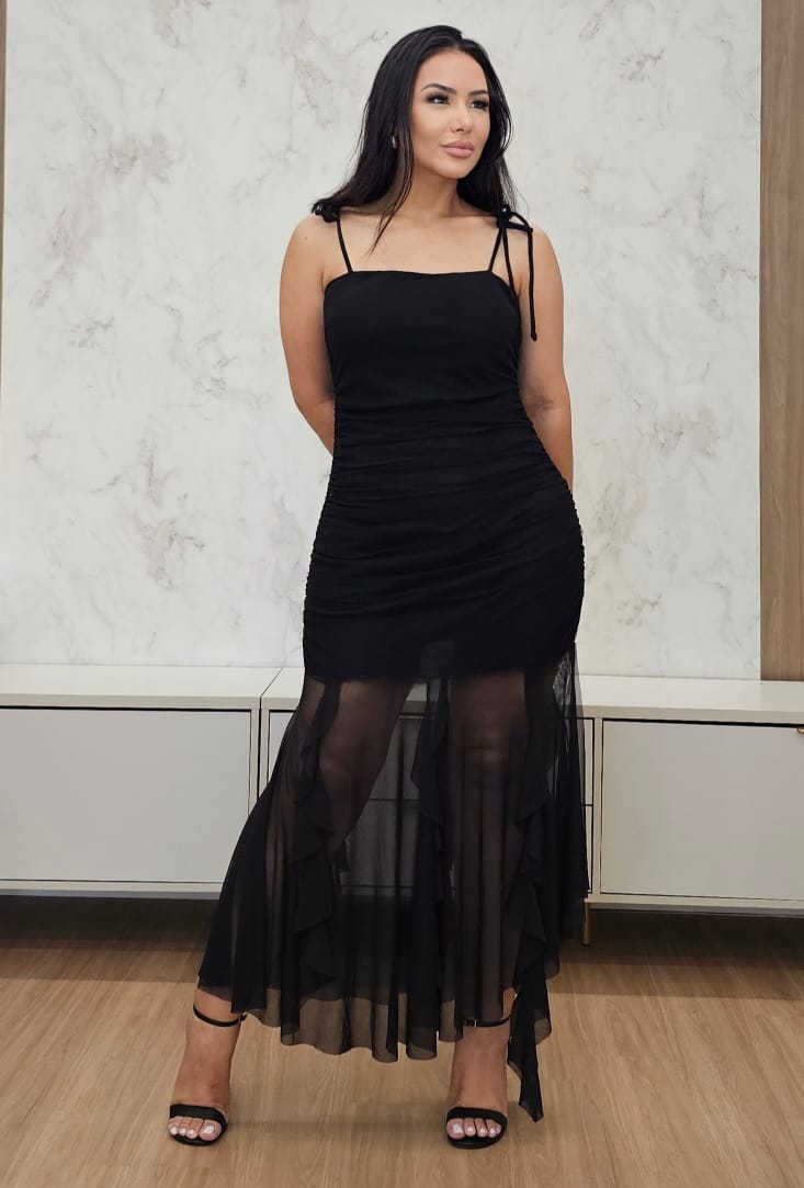 Vestido longo de modelagem sereia em tule preto com bojo