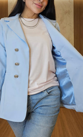 Blazer Feminino de Alfaiataria Azul Claro – Elegância e Caimento Perfeito