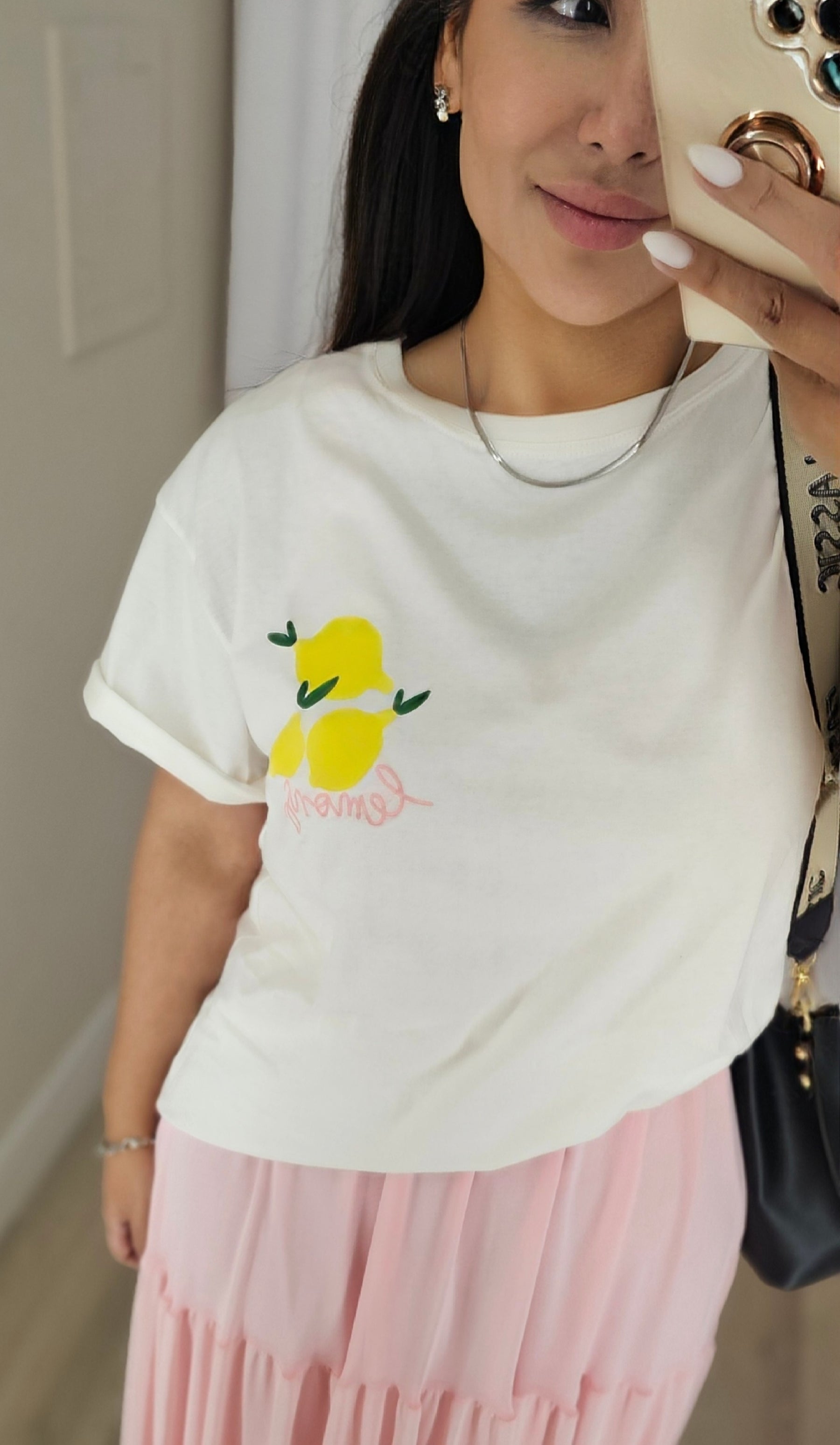 Vestido longo feminino fluído em tule rosa com faixa de amarração