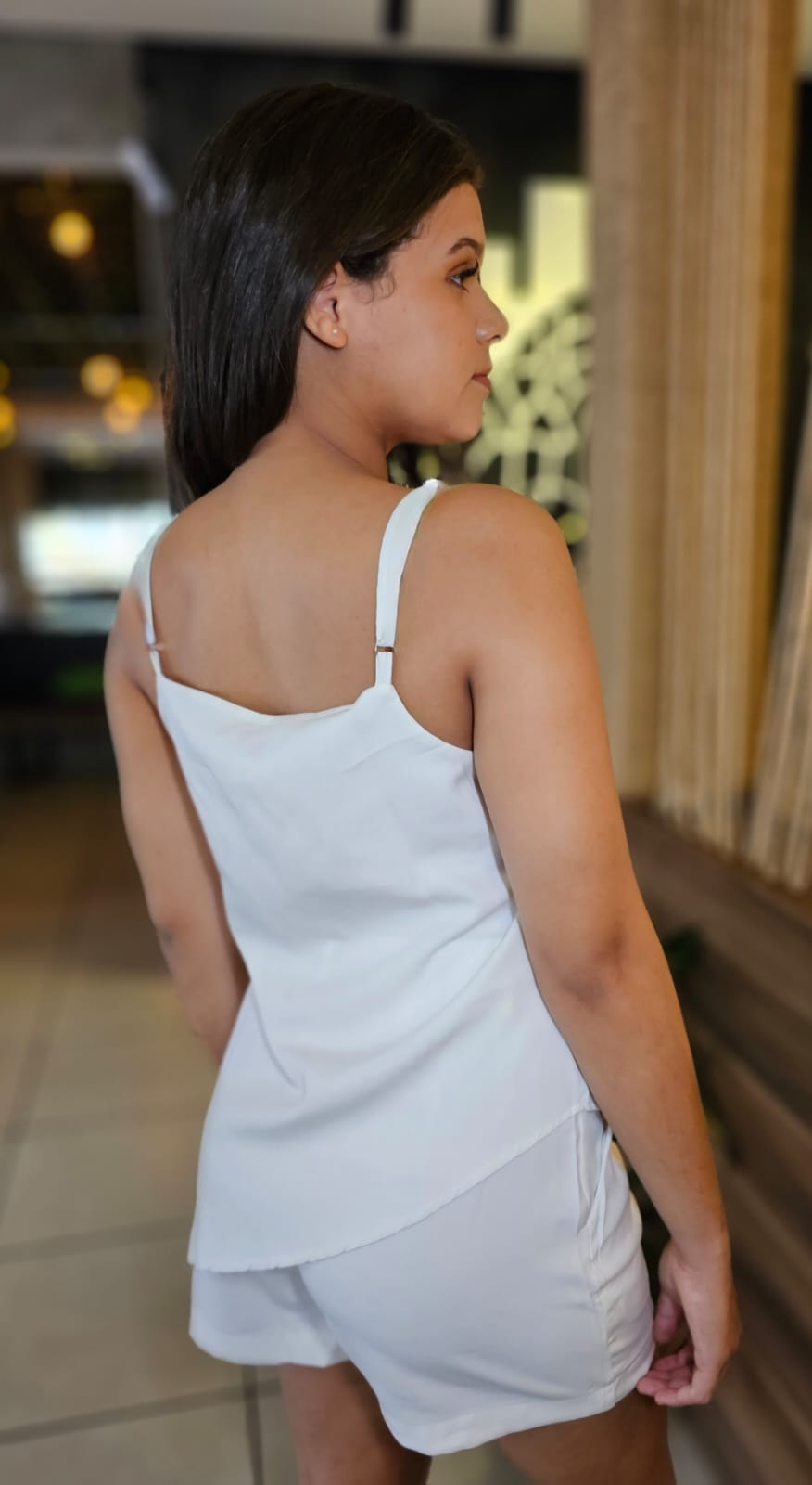 Conjunto Feminino em Alfaiataria - Blusa Assimétrica com alças reguláveis e Short