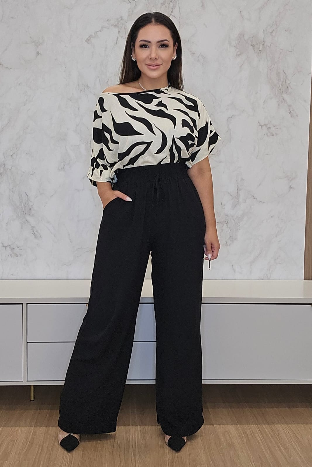 Conjunto Feminino de Blusa Ampla Estampada e calça em viscose - Thania