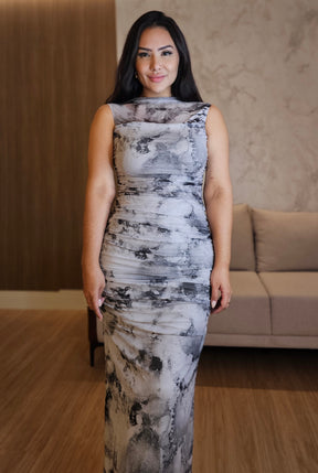 Vestido Feminino Midi em Tule Estampado cinza com preto – Modelagem que Valoriza com Drapeado Frontal