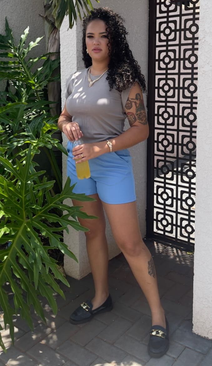 Blusa feminina com Detalhe nos Ombros na Cor Cinza - Ana Paula