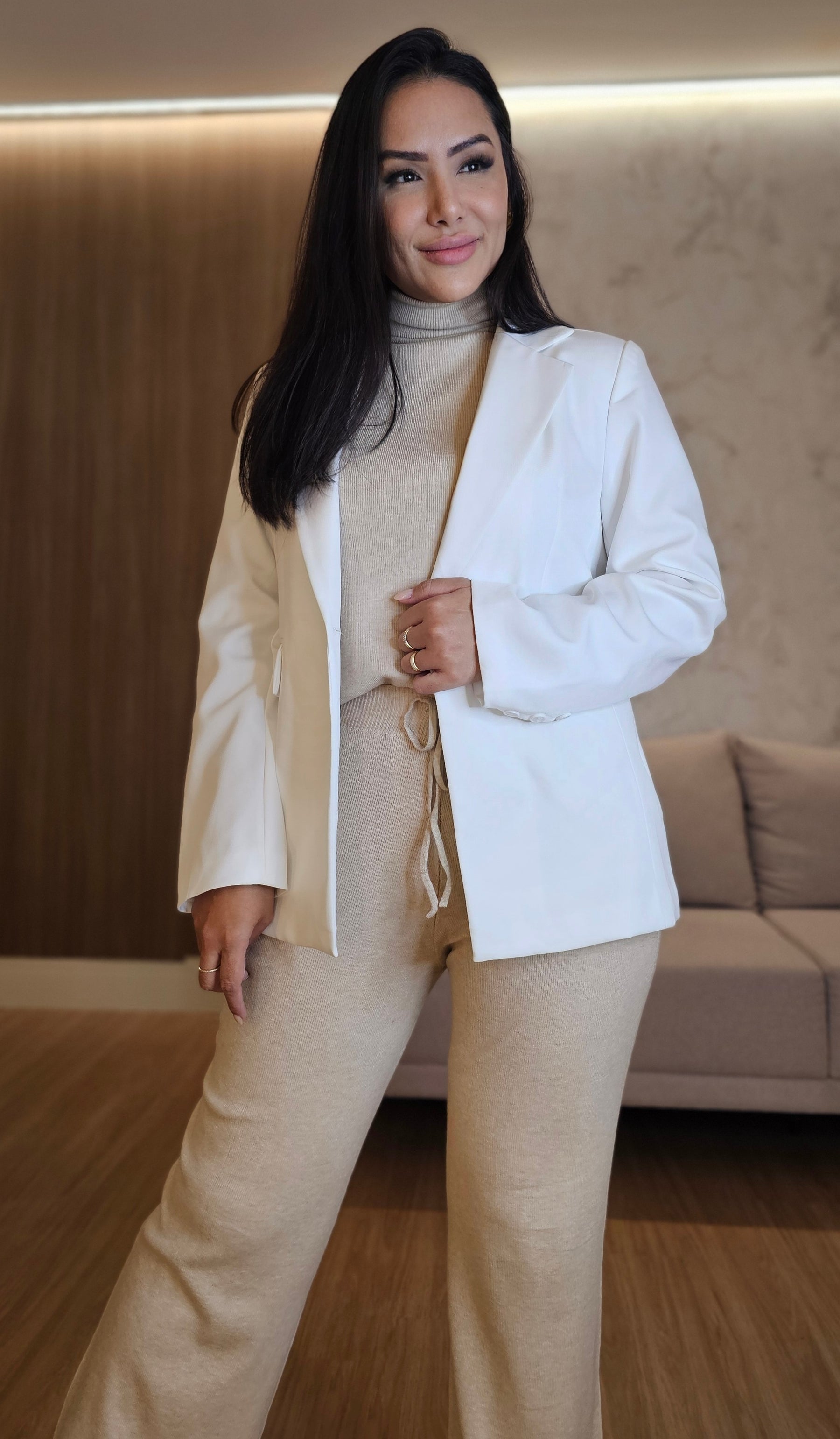 Blazer Feminino Branco de Alfaiataria – Estrutura, elegância e caimento impecável
