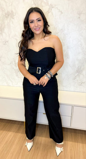 Calça feminina preta reta com elastano - tecido encorpado e caimento impecável - confortável e elegante