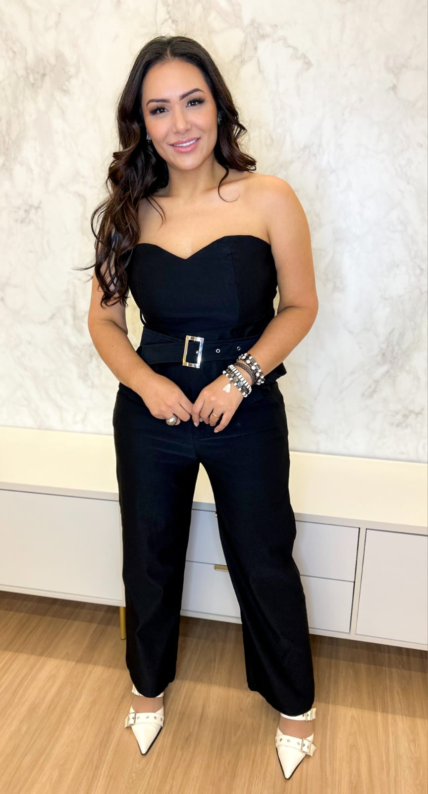 Calça feminina preta reta com elastano - tecido encorpado e caimento impecável - confortável e elegante