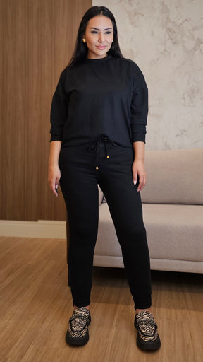 Conjunto Feminino de Moletom Preto com Botões Dourados – Casual & Estiloso