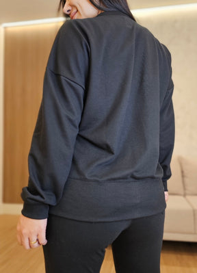 Conjunto Feminino de Moletom Preto com Botões Dourados – Casual & Estiloso