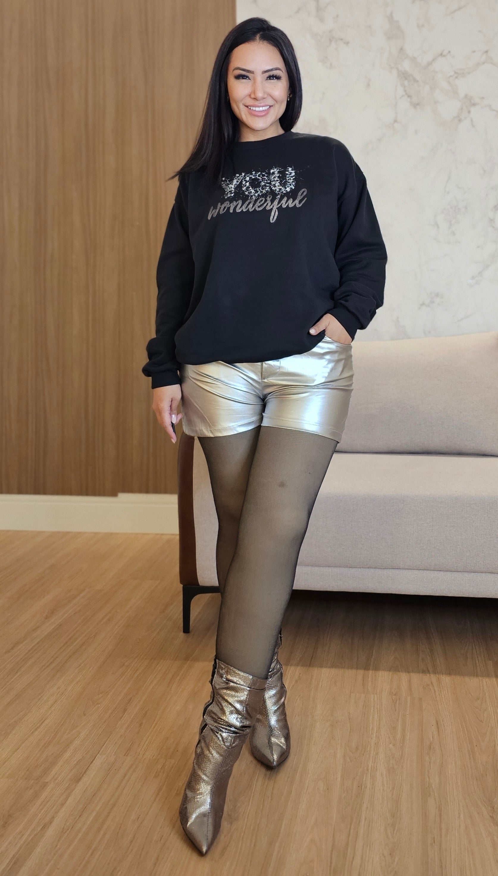 Short Feminino Metalizado – Brilho e Estilo para Looks Poderosos