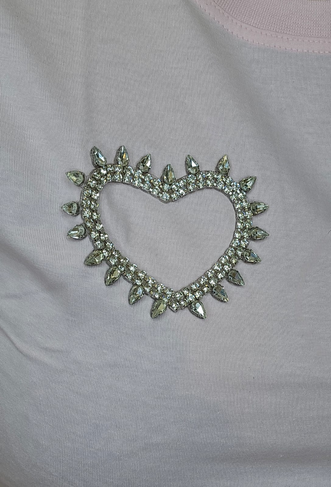 T-shirt feminina Bordada com Pedrarias - Coração