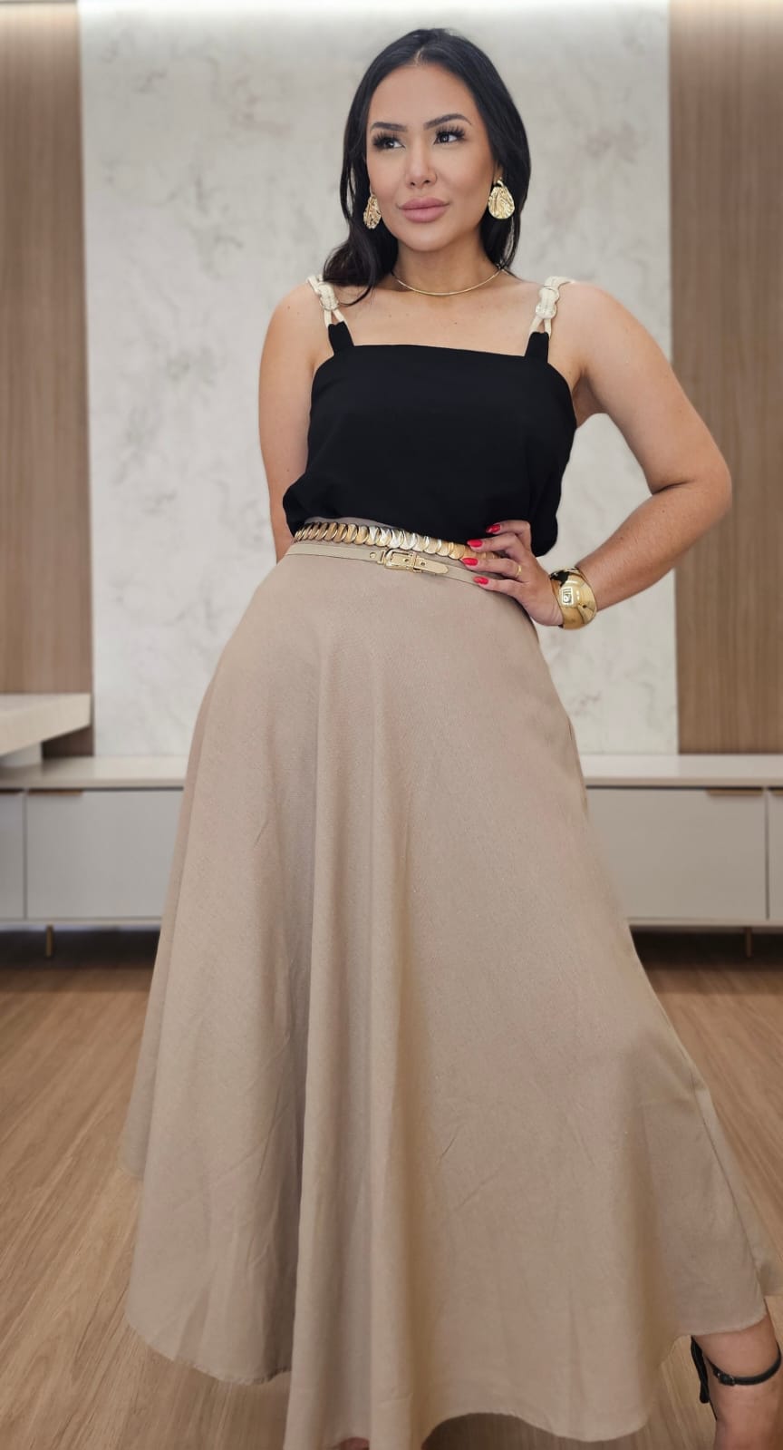 Saia midi evasê em linho Mocha Mousse