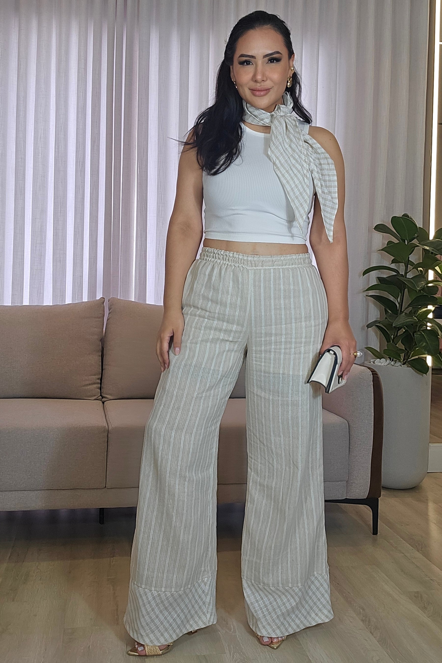 Conjunto bege de Calça listrada e lenço versátil