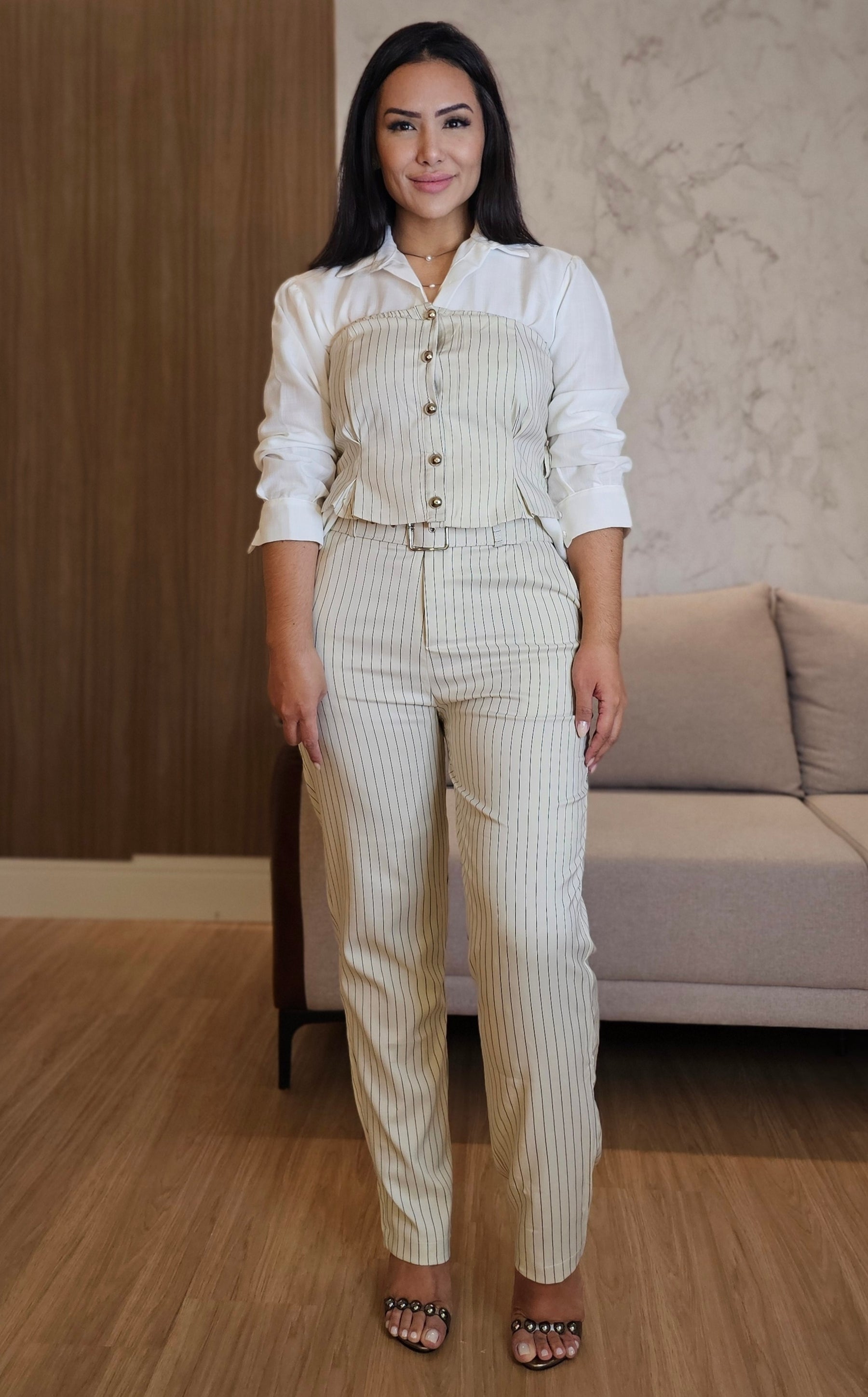 Conjunto Feminino Alfaiataria Risca de Giz – Elegância Atemporal com Versatilidade Moderna