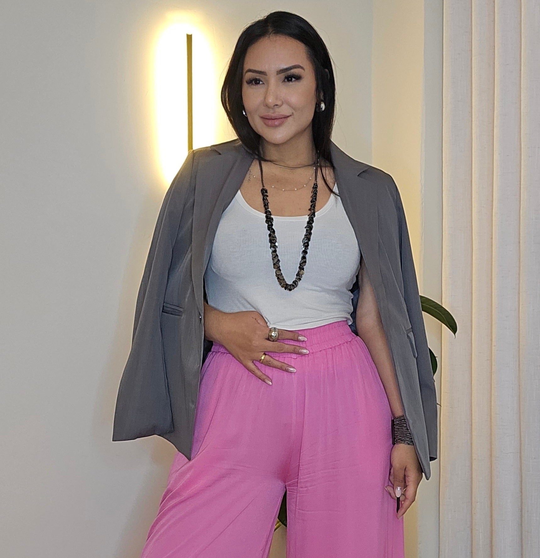 Blazer Feminino Cinza Forrado com Ombreiras – Alfaiataria Elegante