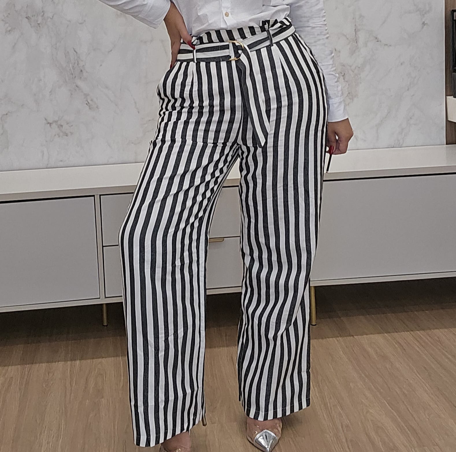 Calça feminina Listrada com faixa