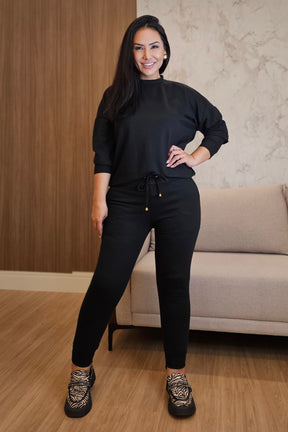 Conjunto Feminino de Moletom Preto com Botões Dourados – Casual & Estiloso