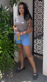Shorts feminino azul em Alfaiataria com Botão em Strass - confortável e elegante