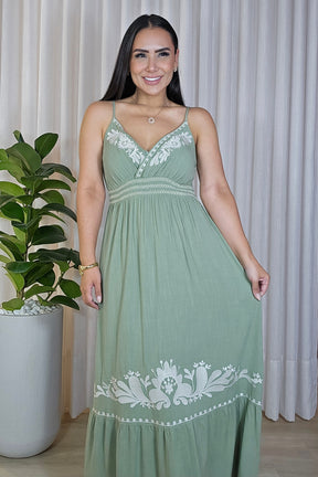 Vestido Bordado luxo com Decote Transpassado